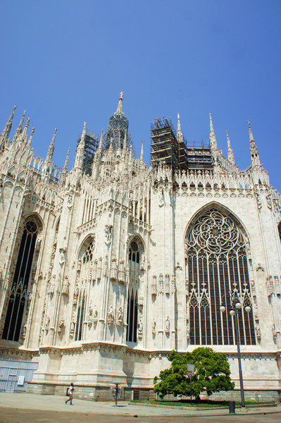 世界最大的哥特式建筑―米兰大教堂_3370099896256988715.jpg