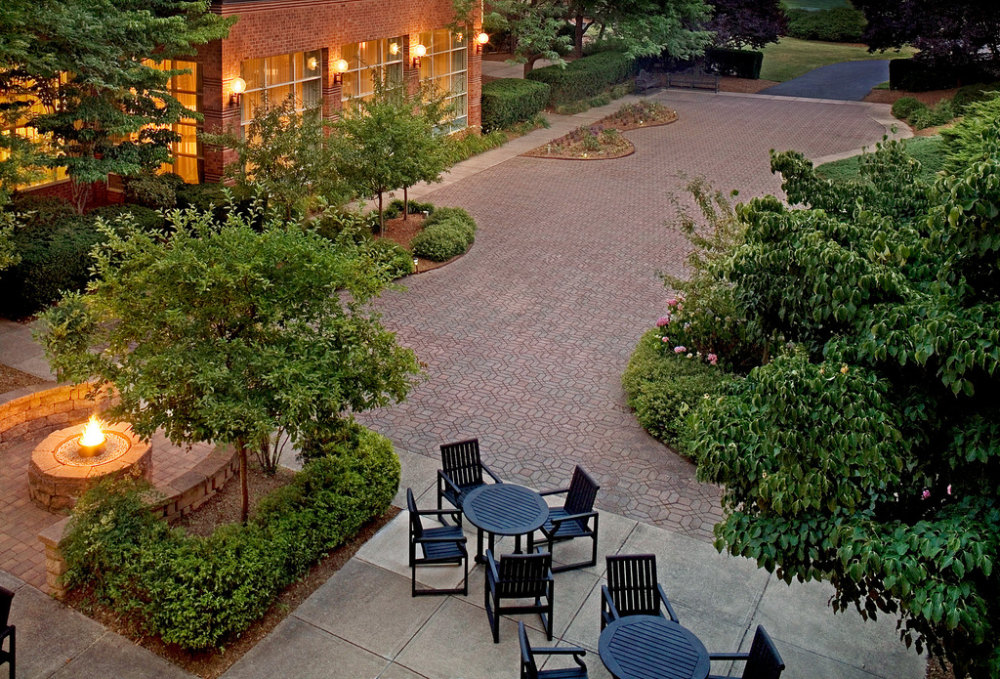 27)The Westin Princeton at Forrestal Village—Courtyard 拍攝者.jpg