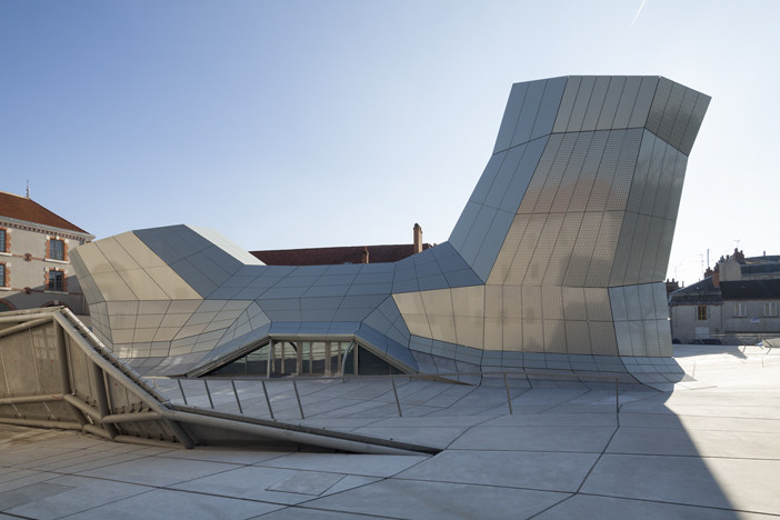 5227a378e8e44e7386000053_the-turbulences-frac-centre-jakob-macfarlane-architects.jpg