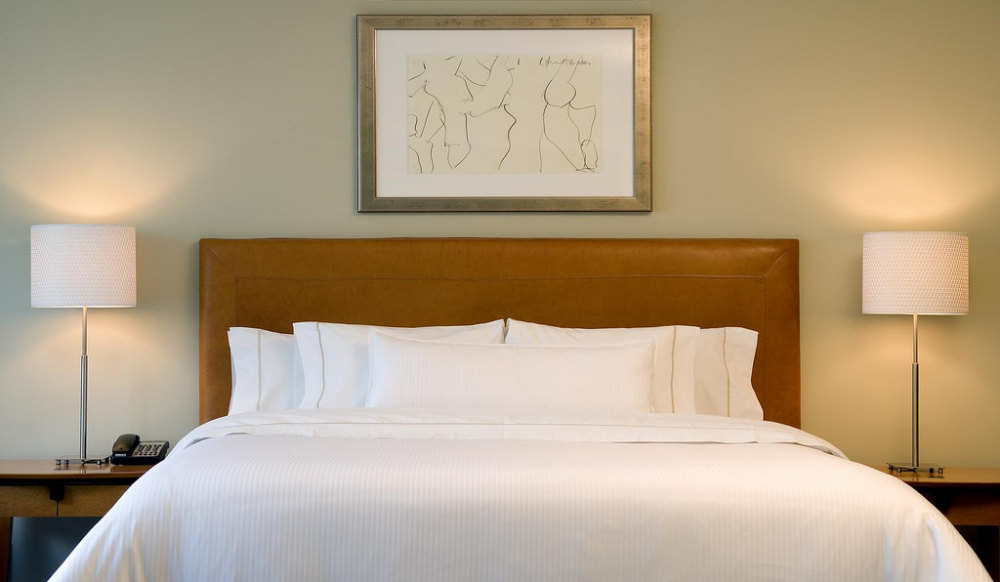 美国巴克海特区亚特兰大威斯汀酒店The Westin Atlanta_20)The Westin Buckhead Atlanta—Suite bedroom 拍攝者.jpg