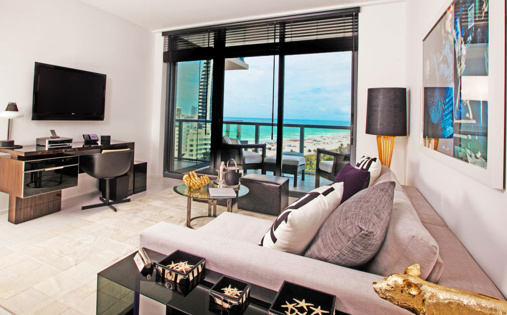 美国佛罗里达迈阿密南海滩W酒店('W' Hotel, South Beach)_25)W South Beach—Fantastic Suite Living Room 拍攝者.jpg