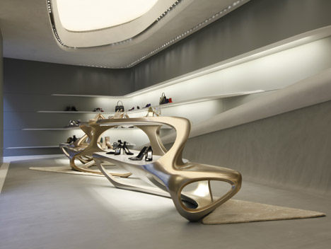 扎哈·哈迪德设计精品店_dezeen_Stuart-Weitzman-flagship-store-by-Zaha-Hadid_1.jpg