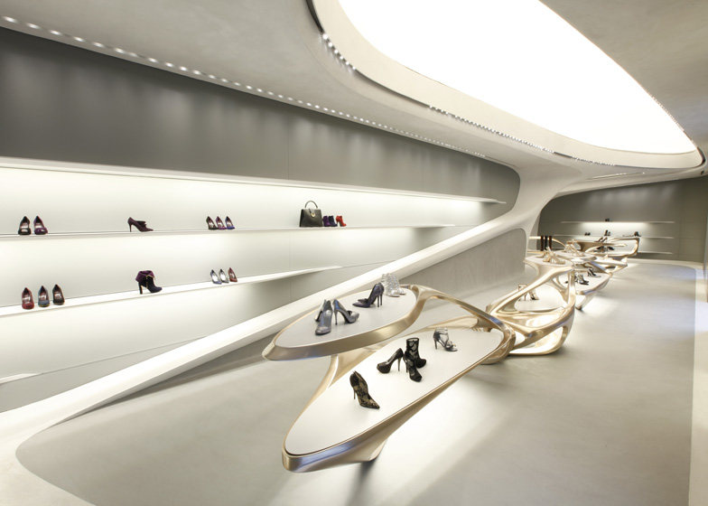 扎哈·哈迪德设计精品店_dezeen_Stuart-Weitzman-flagship-store-by-Zaha-Hadid_ss_2.jpg