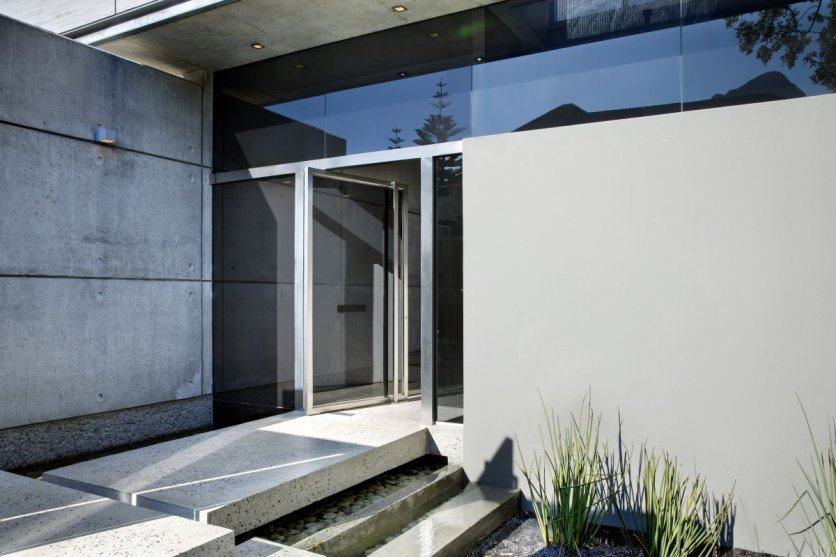 【混凝土楼】Amazing VK1 House by Greg Wright Architects Article Swimmin..._pic-of-breathtaking-glass-walls-vk1-house-03-836x557.jpg