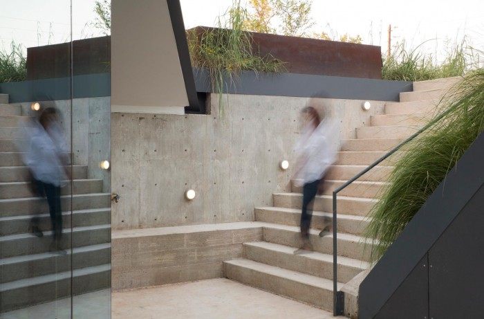 sunken-pit-house-stairwell-700x461.jpeg
