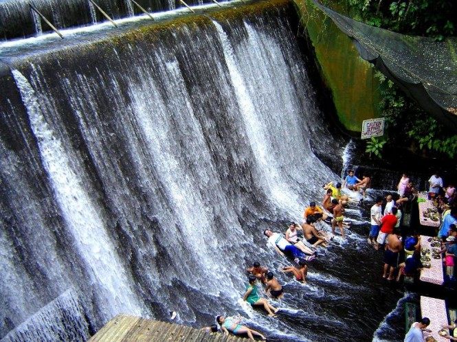 国外设计 -Alvin Grassi埃文.格拉斯_Villa-Escudero-Waterfall-Restaurant-665x498.jpg