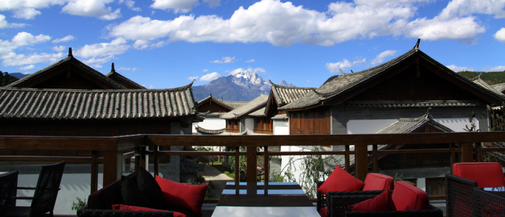 丽江和府皇冠假日酒店_Lijiang05-七色光中餐厅露台.jpg