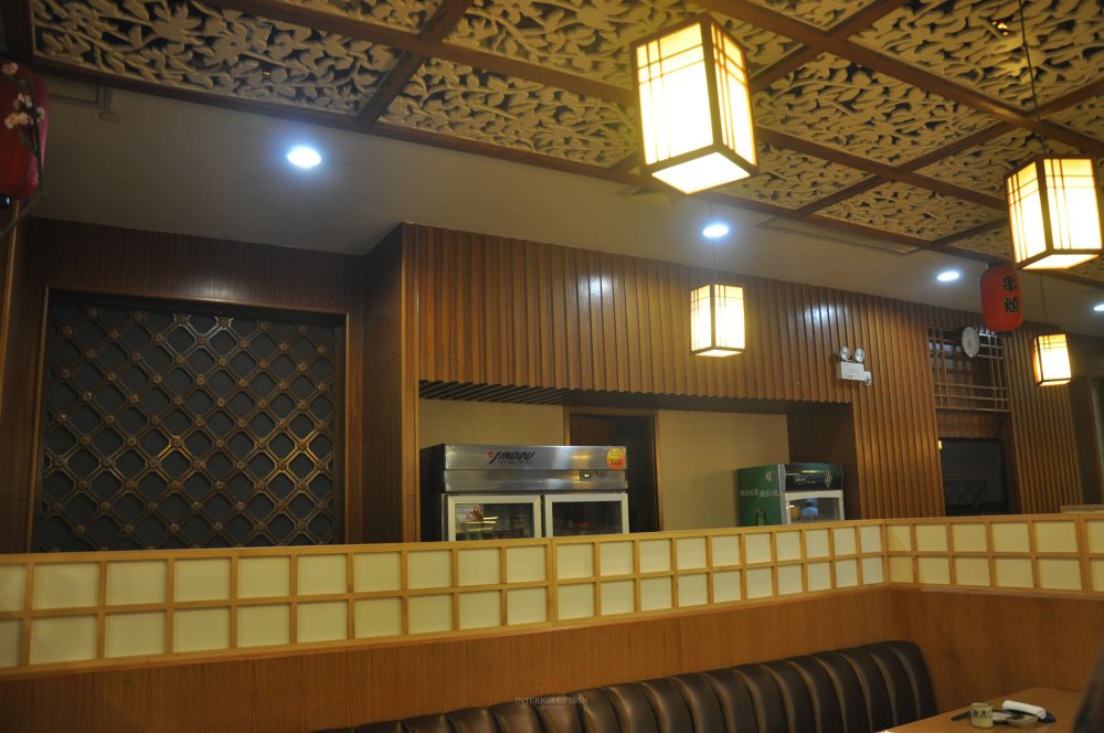 浙江大酒店日式餐厅考察_天花板木格