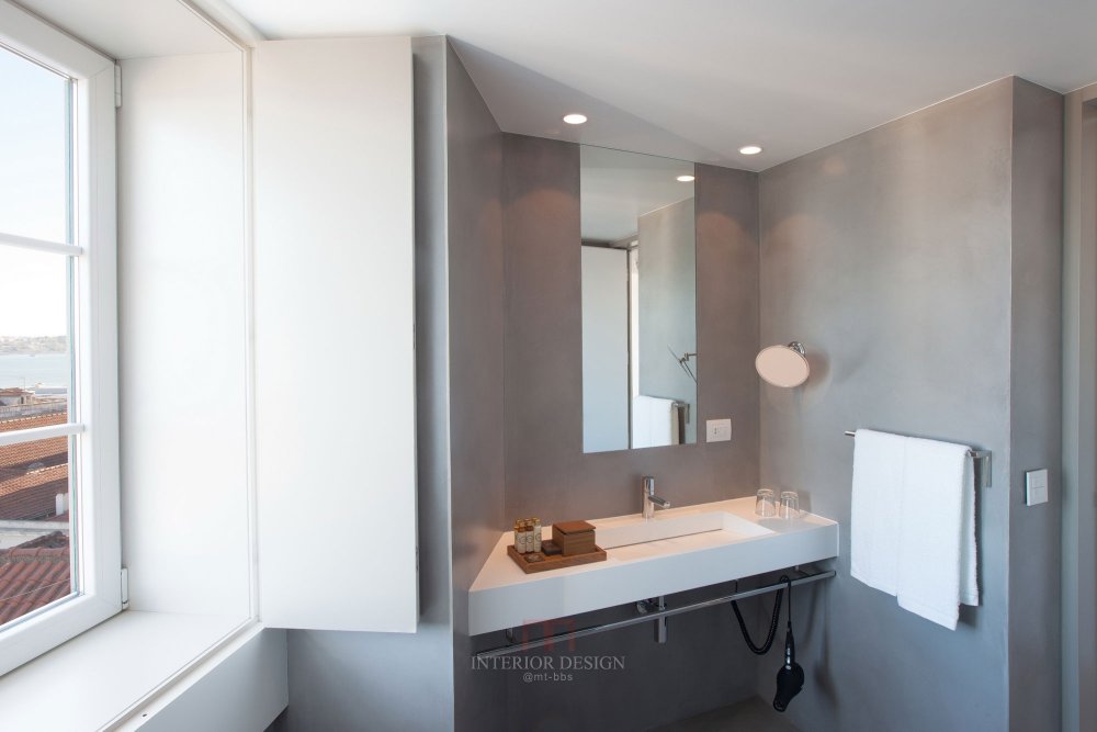 葡萄牙里斯本阿法玛-The Memmo Alfama_Sink-Mirror-Boutique-Hotel-Alfama-Lisbon.jpg