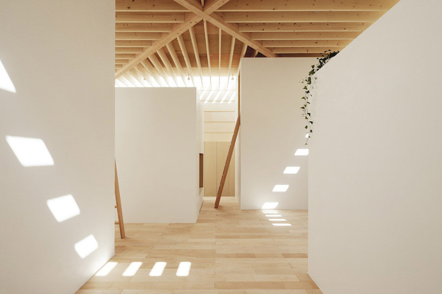 Light walls house  （日本住宅）__c_OWkNj-NggBHaO6pGBN_SHBarmqeZWGUdHB0up_TsGpYIrRi5Vp3uYJ_kE2euhpqi3UecQ545Z6Iu8.jpg