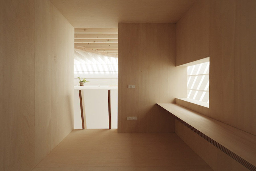 Light walls house  （日本住宅）__c_YVGVDKBfCyQfF5I1SXJn_0h3wrKYpi1_SoVk-Iriogy5Md2Cv44TX3ygkpJetrnZw_ZGYcUdf-F-T.jpg