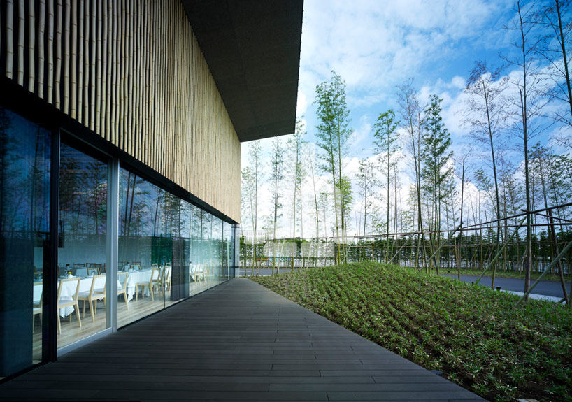 隈研吾: garden terrace miyaki改造项目_kengo-kuma-garden-terrace-miyazaki-restaurant-designboom-01.jpg