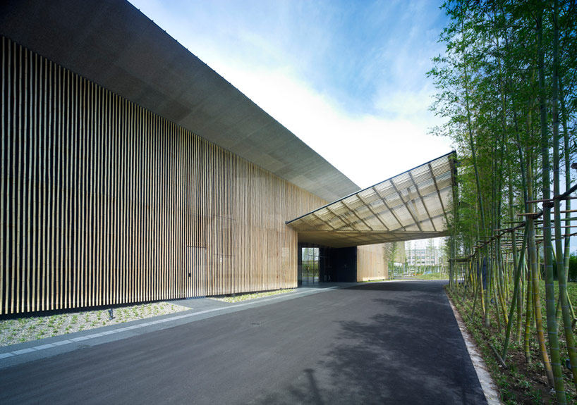 隈研吾: garden terrace miyaki改造项目_kengo-kuma-garden-terrace-miyazaki-restaurant-designboom-02.jpg