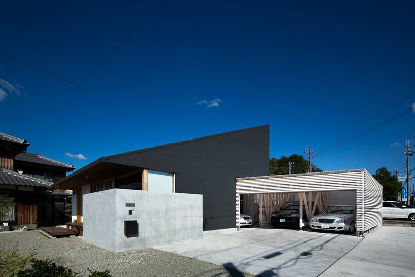 container-design-black-roof-house-designboom-02.jpg