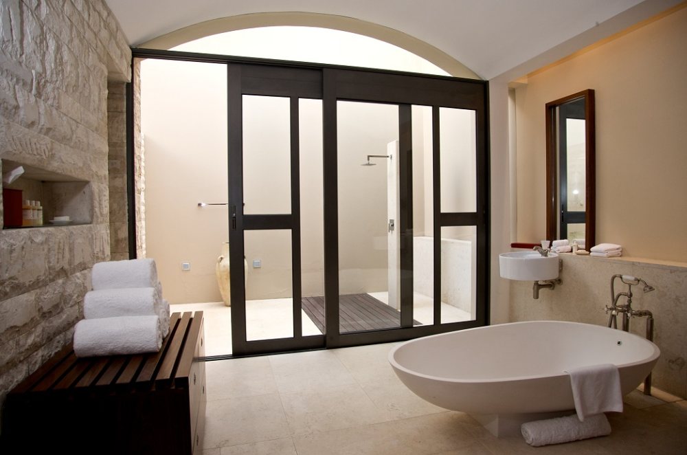 迪拜棕榈沙漠酒店 Desert Palm_54676402-H1-Bathroom.jpg