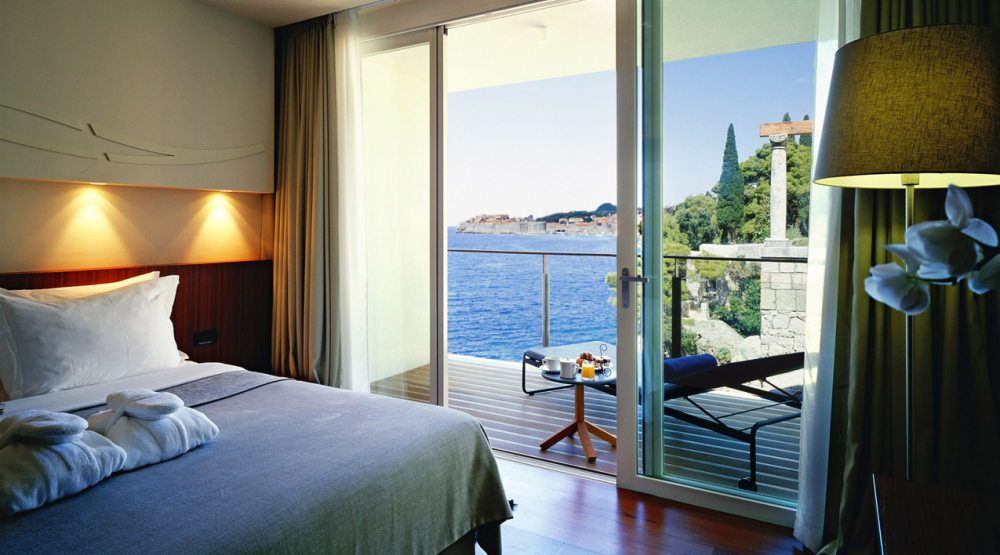 克羅埃西亞杜布若维尼克别墅酒店 Villa Dubrovnik_40693898-H1-11_HVD_Suite_Bedroom_Morning.jpg