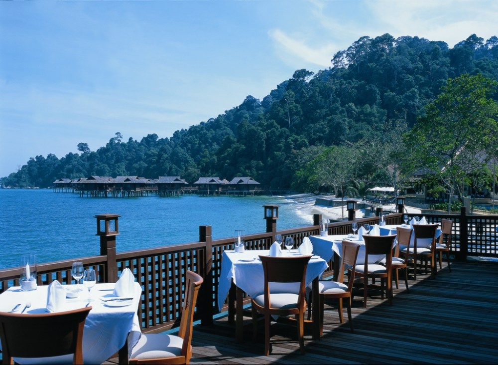 马来西亚邦咯岛绿中海度假村 Pangkor Laut Resort_27998223-H1-fisherman\\\\\\'s cove outdoor dining resized.jpg