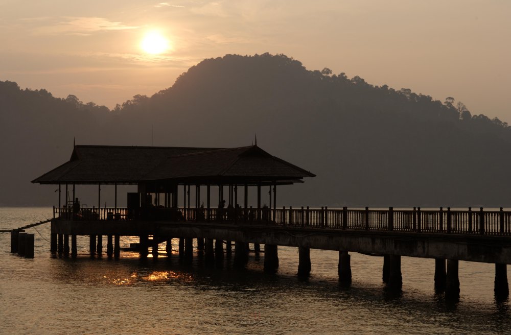 马来西亚邦咯岛绿中海度假村 Pangkor Laut Resort_27998346-H1-JETTY BOARDWALK 2.JPG