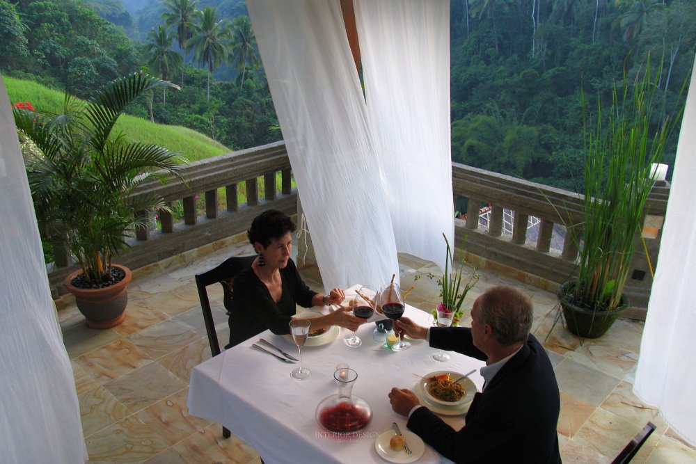 印尼巴厘岛乌布维士利酒店 VICEROY BALI_27928380-H1-CasCades-Couple-Dining.jpg