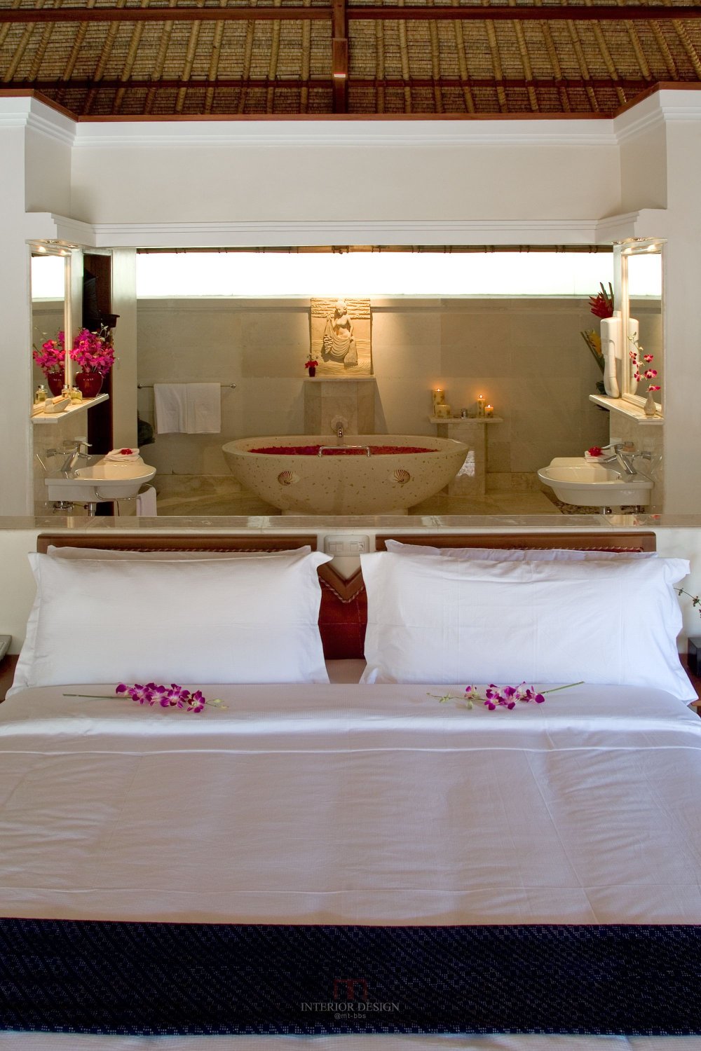 印尼巴厘岛乌布维士利酒店 VICEROY BALI_27928304-H1-Terrace-Villas-Bed-and-Bath.jpg