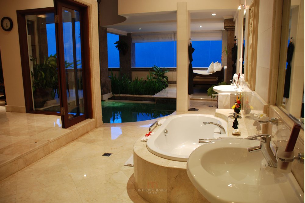 印尼巴厘岛乌布维士利酒店 VICEROY BALI_56689113-H1-villa-garden-bathroom-viceroy-bali.jpg