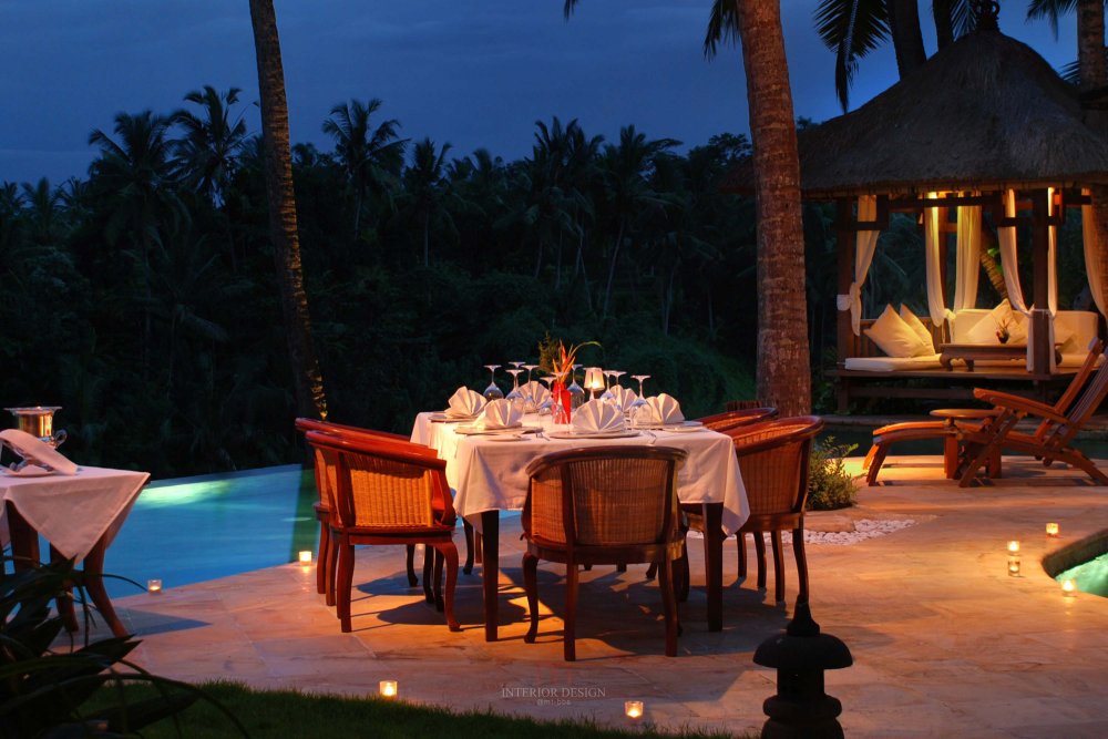 印尼巴厘岛乌布维士利酒店 VICEROY BALI_56689097-H1-cascades-restaurant-outdoor-dinner-setting.jpg