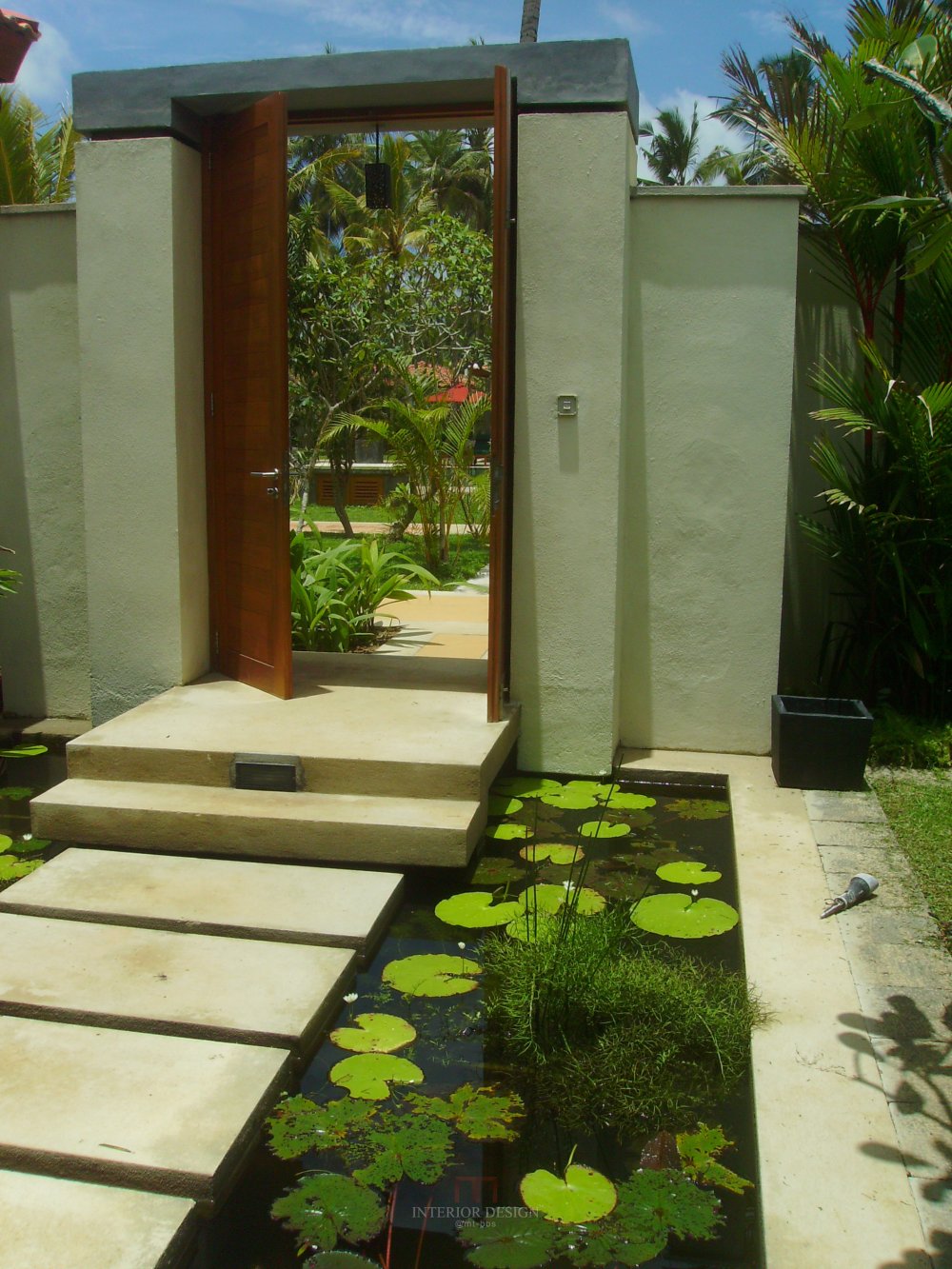 斯里兰卡科伦坡Serene Pavilions_27925645-H1-015 PAVILION INSIDE ENTRANCE POND.JPG