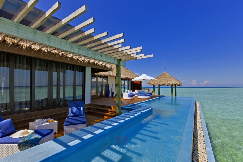 马尔代夫维拉沙鲁岛度假村 Velassaru Maldives_38738820-H1-Water_Suite_Pool_Deck.jpg