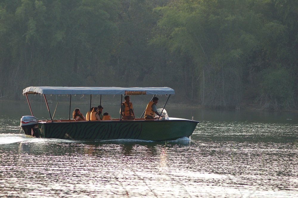 印度迈索尔橘子郡卡碧尼度假村 Orange County, Kabini_26047218-H1-Boat Safari- Kabini River.jpg