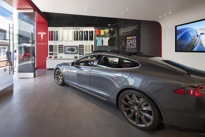 Tesla-showroom-by-MBH-Architects-Los-Angeles-California-03.jpg