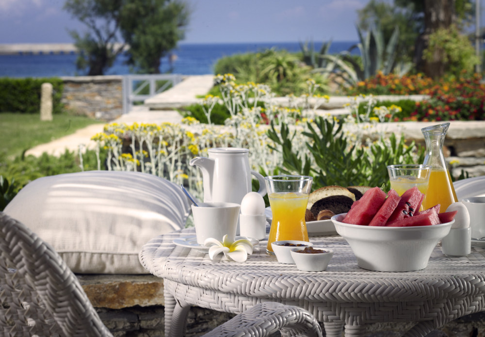 希腊Porto Kea Suites_51191475-H1-Breakfast__from_sea_view_veranda.jpg