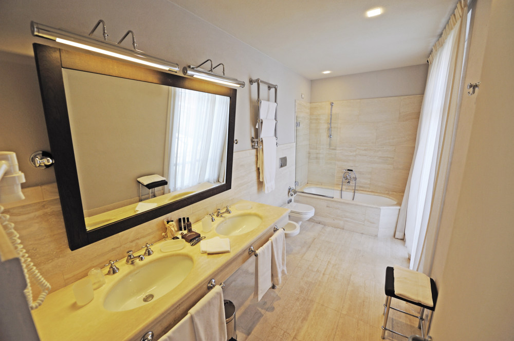 意大利贝内文托Relais Villa d’Amelia_32883214-H1-17 - Junior Suite Bathroom.jpg