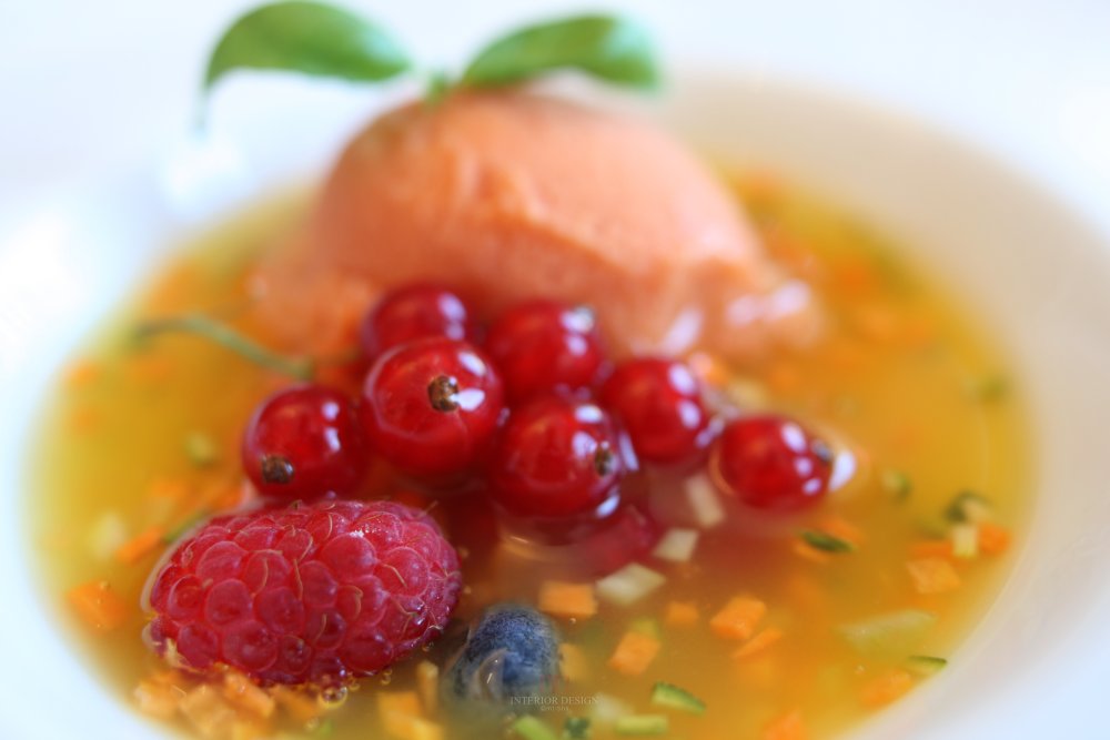 意大利·特雷维索Albergo Al Sole_30992719-H1-44. Passion fruit and vegetables \\\\\\'soup\\\\\\' with tomato sorbet.JPG