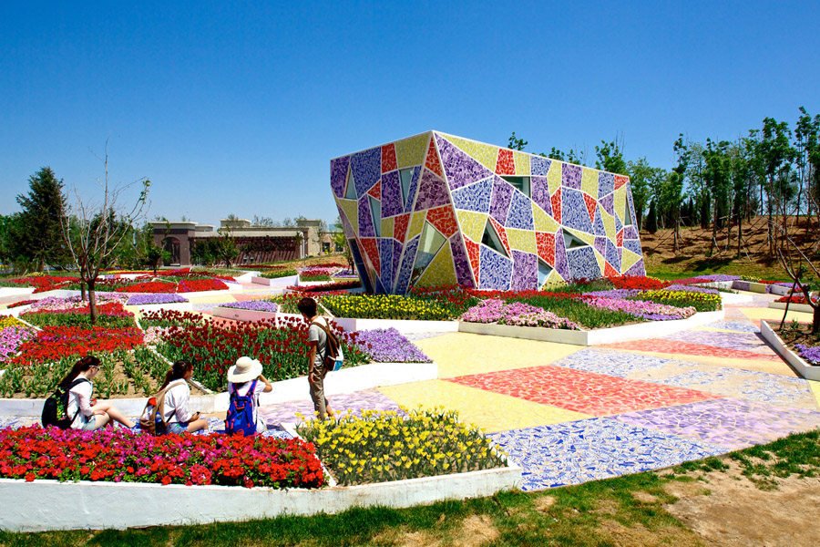 Ceramic Museum and Mosaic Park . （2013锦州世界园艺博览会公园）__c_6GGYD8Tdev3Eju65VYLFldN6ji3M7idx0X3yrFh2ElfJqNxRP03gizhrMD1yWQoqXVjSNfhIsEJ6_.jpg