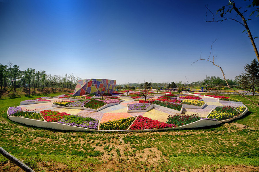 Ceramic Museum and Mosaic Park . （2013锦州世界园艺博览会公园）__c_0NsNHF1AqPaBEErvn_HBRj1T3IT5oMWGTHAe3t_7CoXHtG6vYbF9Jqzan8ps-LqUFD2MD7HfP7eSW.jpg