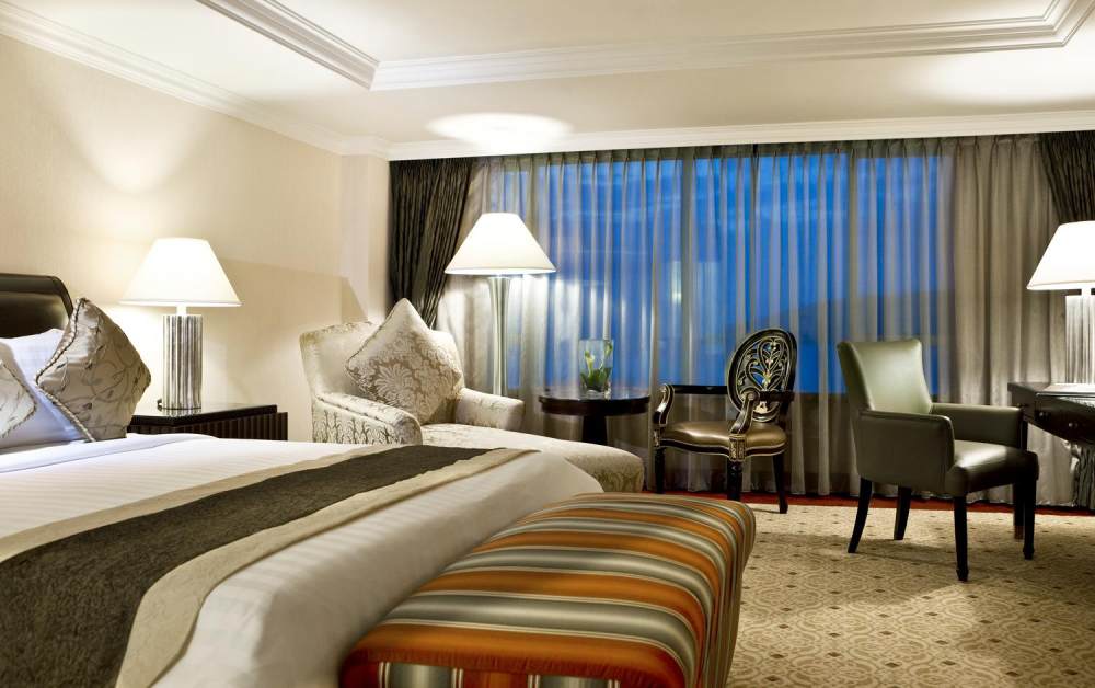 马来西亚·哥打基纳巴卢港·艾美酒店Le Meridien Kota Kinabalu_3)Le Meridien Kota Kinabalu—Presidential Suite Bedroom 拍攝者.jpg