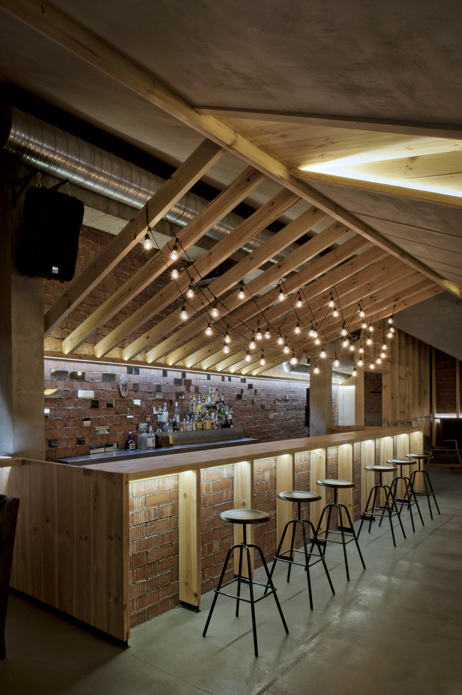 白俄罗斯明斯克ATTIC Bar / Inblum Architects(酒吧）__c_mmxkP1nhtW4xITPE2JAq75prNCeB8WRUY5aUyrowzYrQFMYo-APw30UTero7LrQodbDQ7J-oFlKRf.jpg