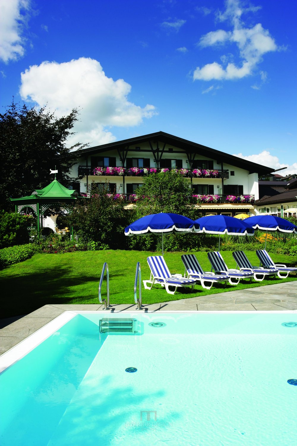 德国慕尼黑穆尔瑙阿尔班霍夫酒店 Alpenhof Murnau_27969642-H1-gartenansicht_pool1.jpg