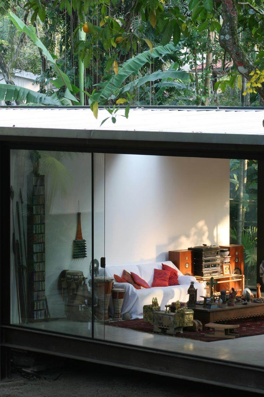 巴西里约热内卢树林里的全玻璃屋　House Varanda / Carla Juaçaba_52af4cf2e8e44e1c91000025_house-varanda-carla-jua-aba_img_1102.jpg