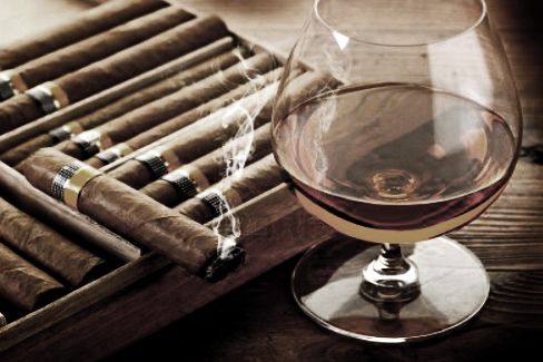 分享一些在网站收集的图片 雪茄 Cigar room&cigar lounge&smoking room_bed90d702e9373e37c66025ea0b0c56a.jpg