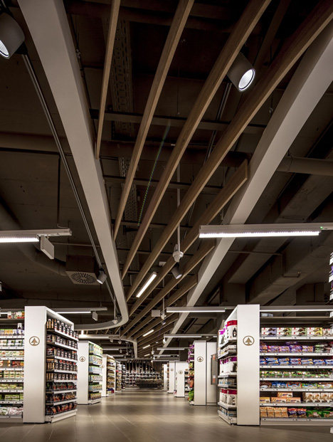 匈牙利布达佩斯Spar超市_Spar-supermarket-in-Budapest-by-LAB5-architects_dezeen_5.jpg