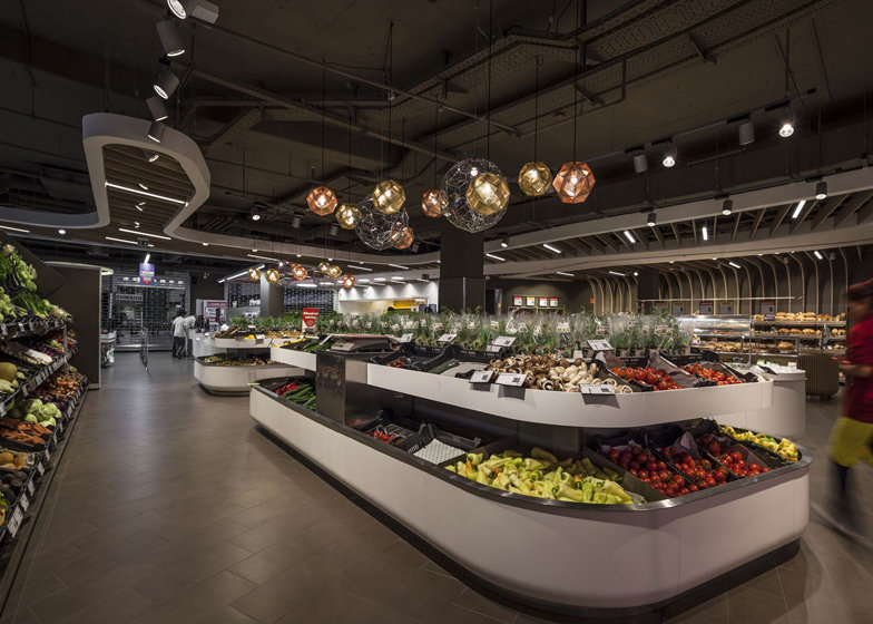 匈牙利布达佩斯Spar超市_Spar-supermarket-in-Budapest-by-LAB5-architects_dezeen_ss_14.jpg