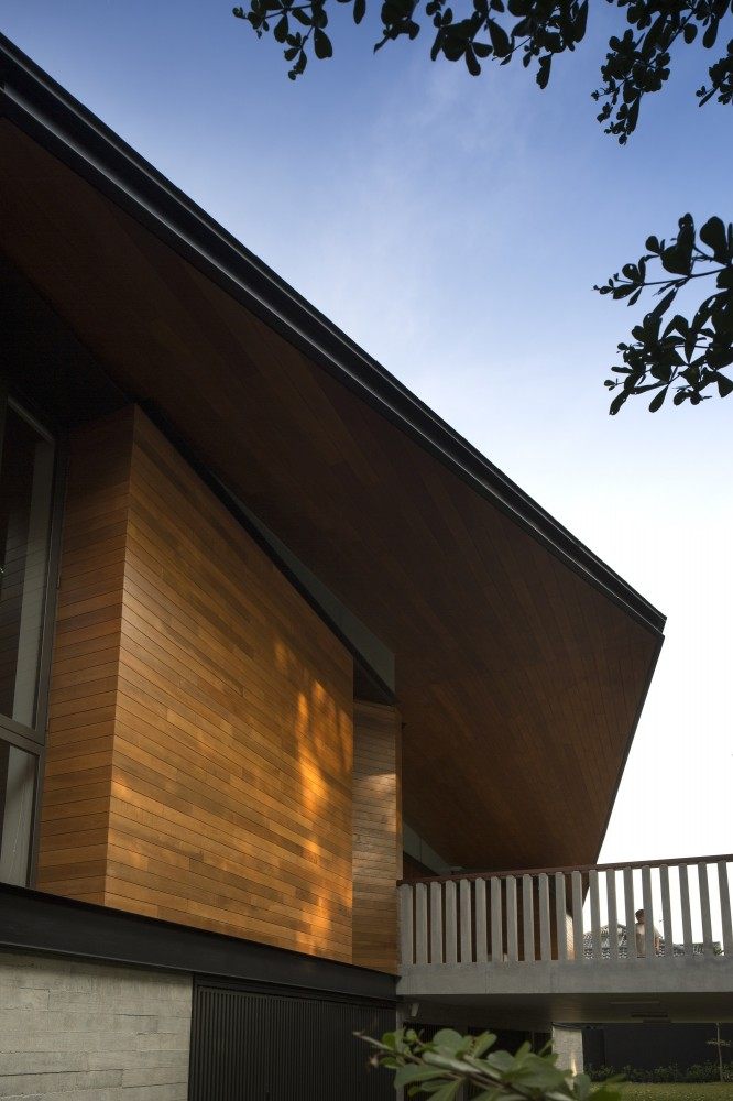 52c35c45e8e44eb764000142_hillside-house-ar43-architects__c9c5537-666x1000.jpg