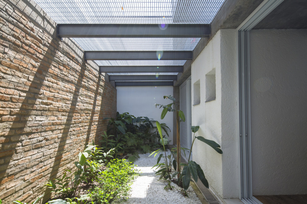 巴西圣保罗M&M公寓_5283b01be8e44e8e720000c1_m-m-residence-bonina-arquitetura_01601_130921_084m.jpg