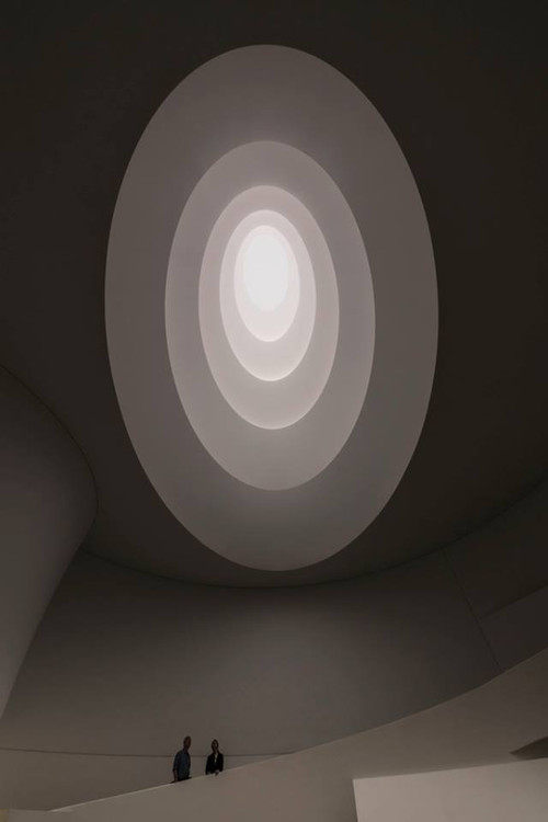 詹姆斯·特瑞尔(光大师)James Turrell-古根海姆博物馆艺术展_3048092522899833583.jpg