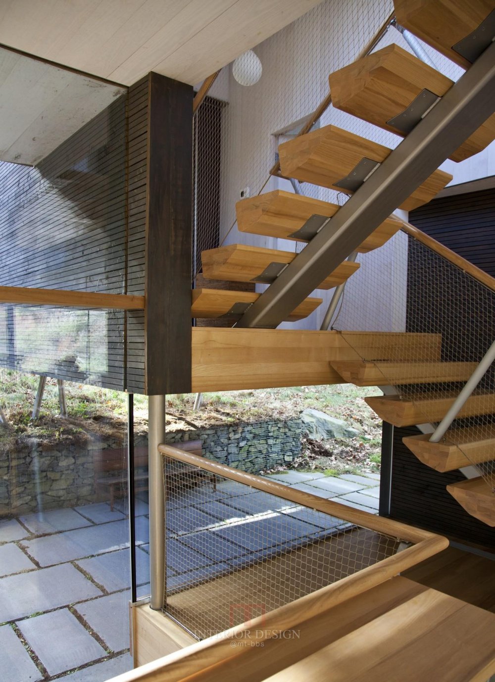 美国康涅狄格州-The Depot House_Modern-Wood-Metal-Stairs-Home-in-Bantam-Connecticut.jpg