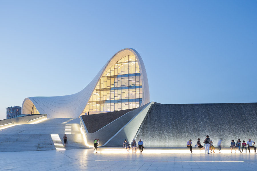 Heydar Aliyev Centre / Zaha Hadid Architects(扎哈，哈迪德)__c_1M5RIQS1FUFUQcZkePVW9rjQyQqmquMNFpTZ-X0jzOZyXFmfUeG_yYiTulSofN_8Dit5ncAQs9sE9.jpg