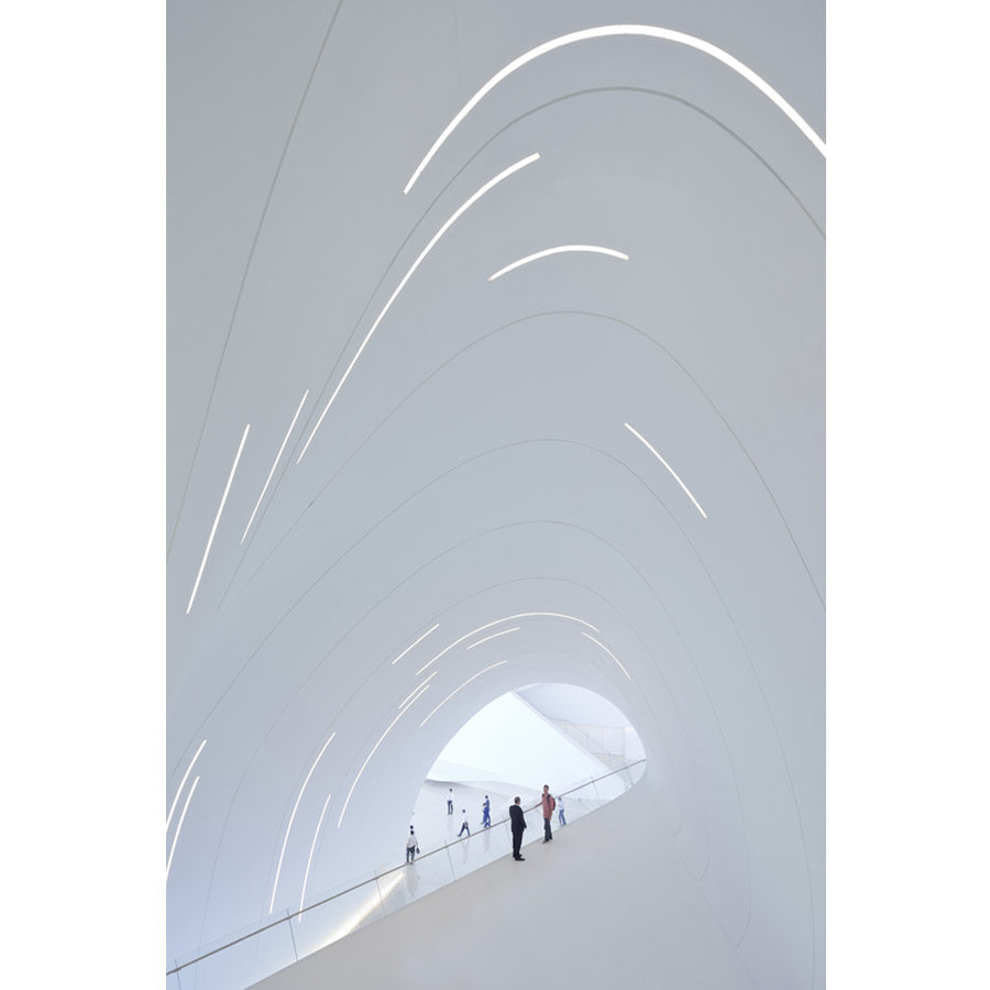 Heydar Aliyev Centre / Zaha Hadid Architects(扎哈，哈迪德)__c_AX4bd1UHNpQ1QqgfWawxT9OcHwZTlKdSftxaEnRBzmNiTjY-A5H3BPs6v34iXhQcSlMJdF9zLtU32.jpg