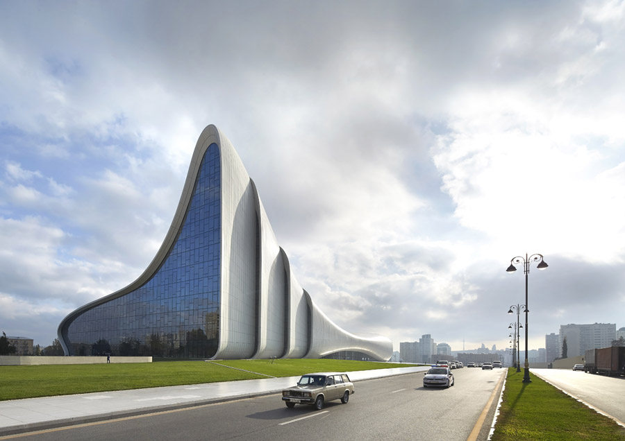 Heydar Aliyev Centre / Zaha Hadid Architects(扎哈，哈迪德)__c_e4HTwkIub4vJxwi450Mmo6rDRta3OL9jF2FO3pF8SjyXn1nlW14-jMVRbSTMONR9pch6IkDyej8nV.jpg