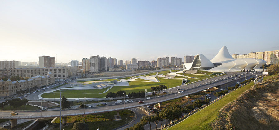 Heydar Aliyev Centre / Zaha Hadid Architects(扎哈，哈迪德)__c_fzE5y-IIDk8B1h_Qzlpg2ola3f_q-1uC4zm1Tv2WFRZsmIZWD1MEut-uhG_DcyZLQxupfBO68oNZQ.jpg